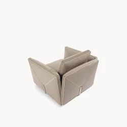 Alternative view of Bastian Still