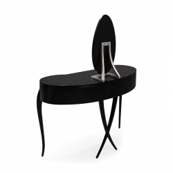 Alternative view of VANITY FAIR II