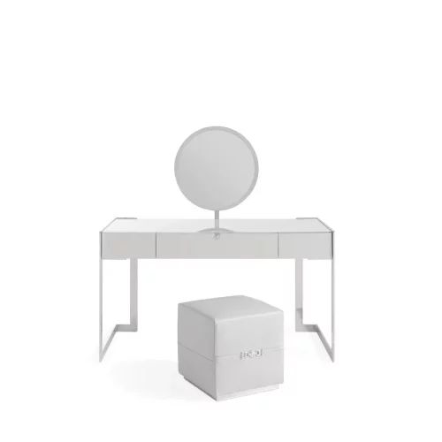 Via Gesù Medusa lady desk